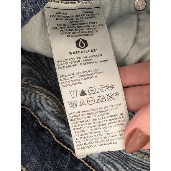 Levis Signature Mid Rise Boyfriend Jeans Medium Wash Faded Cuffed Size 27x24 - Picture 3 of 8